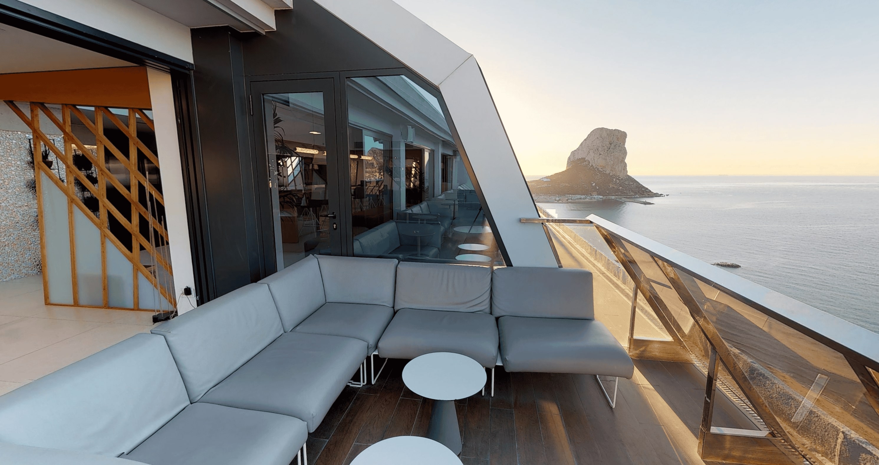 Suitopia Sky Bar